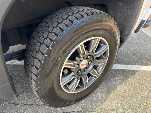 Used 2024 GMC Sierra 1500 AT4 w/ AT4 Premium Package image 12