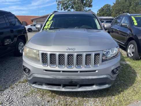 Used 2016 Jeep Compass Latitude AWD/4WD image 3