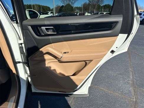 Used 2021 Porsche Cayenne Coupe image 16