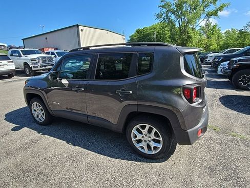 Used 2017 Jeep Renegade Latitude AWD/4WD image 4