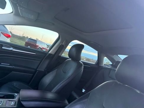 Used 2019 Ford Fusion Titanium FWD image 17