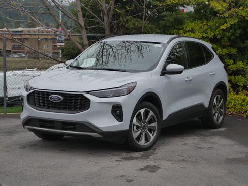 Certified 2025 Ford Escape Platinum AWD/4WD image 2