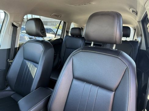 Used 2022 Volkswagen Tiguan SE image 13