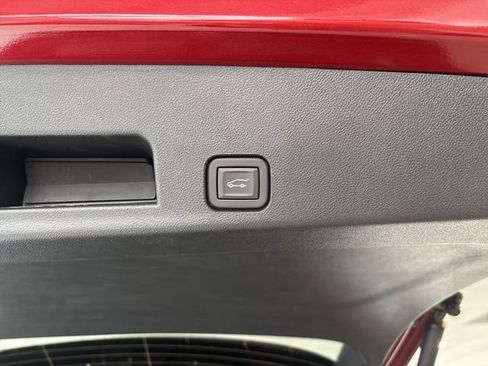 Certified 2024 Chevrolet Traverse RS image 17