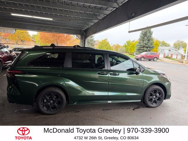 Used 2025 Toyota Sienna XLE Woodland Edition AWD/4WD image 4
