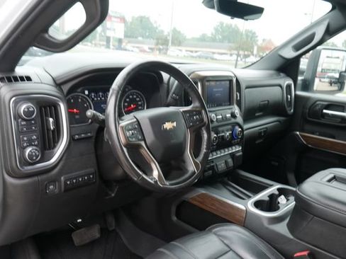 Used 2022 Chevrolet Silverado 3500 High Country AWD/4WD image 16