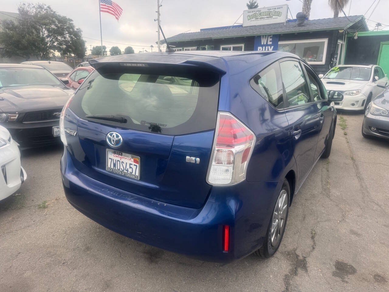 Used 2017 Toyota Prius V Two w/ Carpet Mat Package FWD image 5
