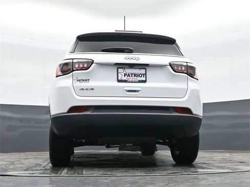 Used 2025 Jeep Compass Sport w/ Mopar Graphics Package image 37