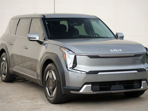 Used 2024 Kia EV9 Light Long Range RWD image 50