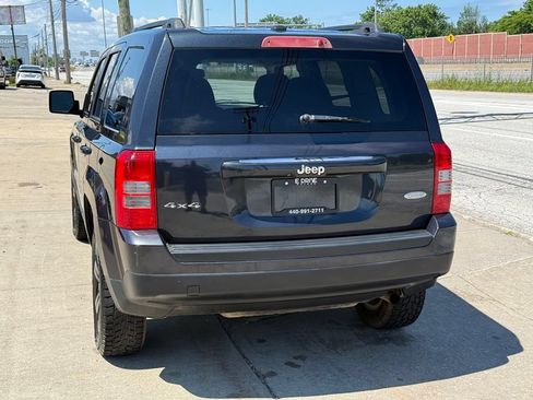 Used 2016 Jeep Patriot Latitude w/ Sun/Sound Group AWD/4WD image 9