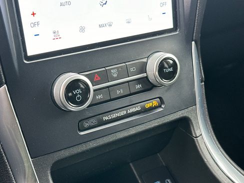Used 2022 Ford Edge Titanium w/ Equipment Group 301A AWD/4WD image 21