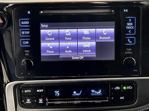 Certified 2018 Toyota Corolla SE image 17