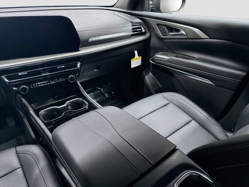 New 2026 Chevrolet Traverse LT w/ Driver Confidence Package AWD/4WD image 26