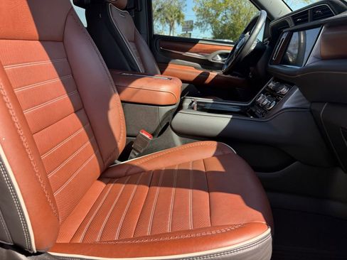 Used 2023 GMC Yukon Denali Ultimate image 10