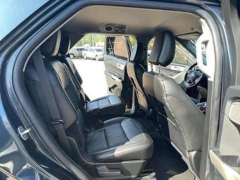 Used 2022 Ford Explorer Limited w/ Equipment Group 301A RWD image 11
