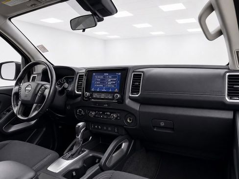 Used 2022 Nissan Frontier SV AWD/4WD image 25