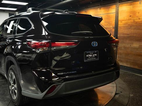 Used 2022 Toyota Highlander XLE FWD image 6
