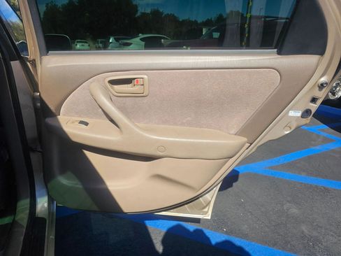 Used 1998 Toyota Camry LE FWD image 18