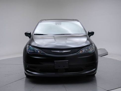 Used 2023 Chrysler Voyager LX FWD image 11