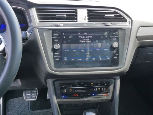 Used 2023 Volkswagen Tiguan SE R-Line image 28