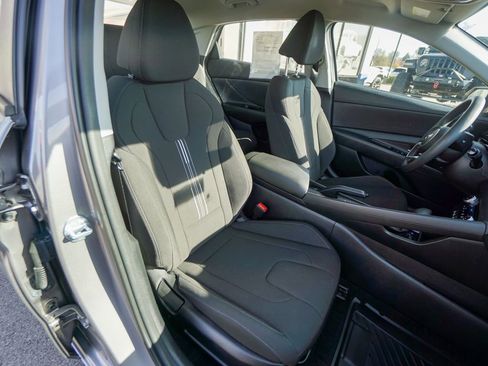 Used 2023 Hyundai Elantra SEL image 25