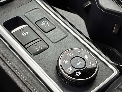 Certified 2025 Nissan Pathfinder SL AWD/4WD image 31