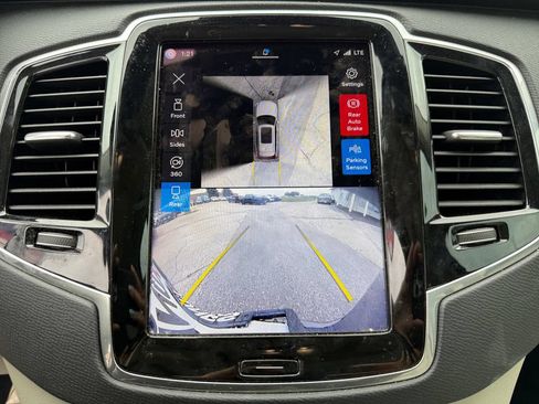 Used 2025 Volvo XC90 T8 Plus w/ Protection Package Premier AWD/4WD image 29