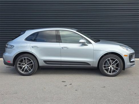 Certified 2025 Porsche Macan Base image 8