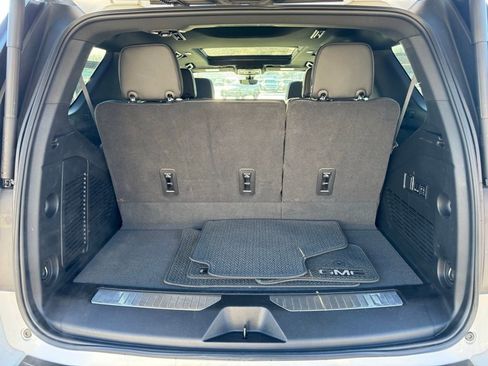 Used 2022 GMC Yukon Denali w/ Denali Premium Package image 32