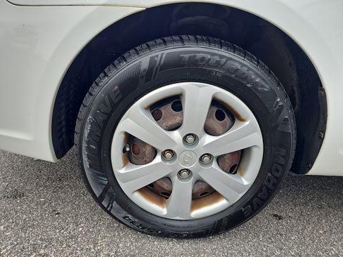 Used 2010 Hyundai Accent GLS FWD image 24