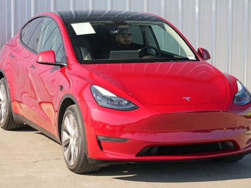 Used 2022 Tesla Model Y Long Range image 54
