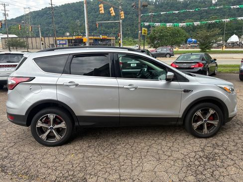 Used 2017 Ford Escape SE w/ Equipment Group 201A FWD image 16