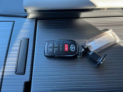 Used 2025 Toyota Sienna XLE image 21