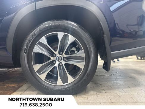 Used 2023 Toyota Highlander L image 13