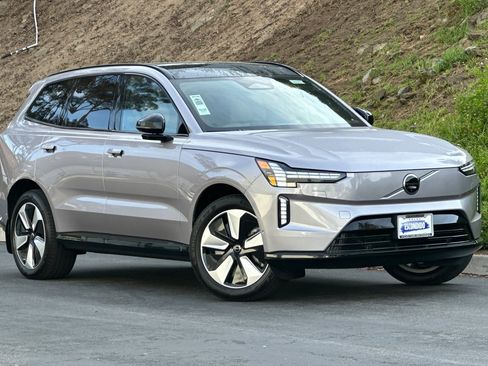 New 2026 Volvo EX90 Plus RWD image 2