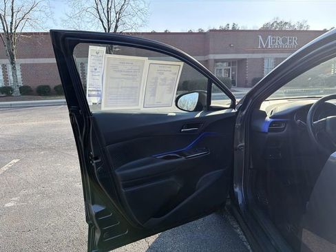 Used 2022 Toyota C-HR XLE image 23