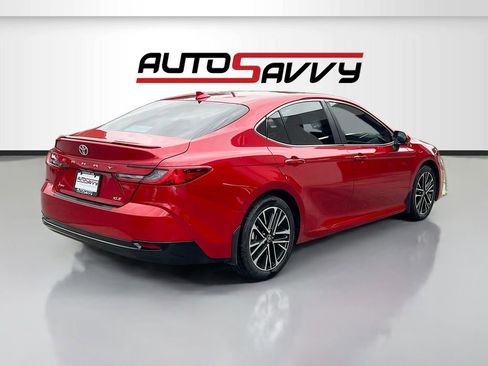 Used 2025 Toyota Camry XLE FWD image 7