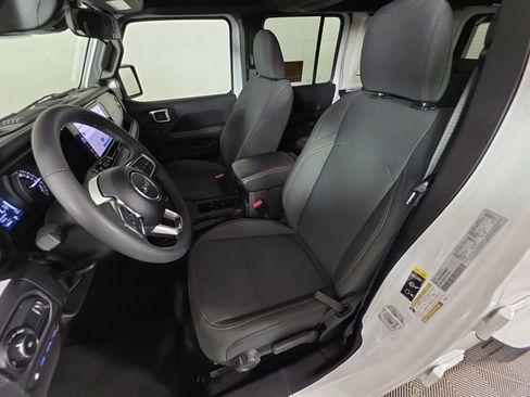 Used 2025 Jeep Wrangler Unlimited Sahara w/ Safety Group AWD/4WD image 14