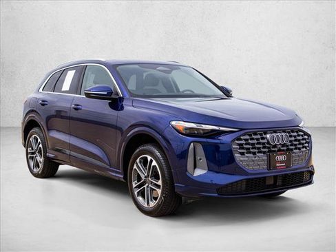 Certified 2025 Audi Q5 Premium w/ Convenience Package AWD/4WD image 3