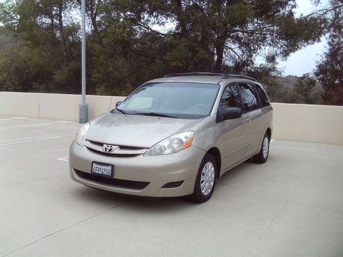 Used 2008 Toyota Sienna LE image 3