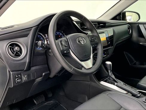 Used 2019 Toyota Corolla XLE image 16