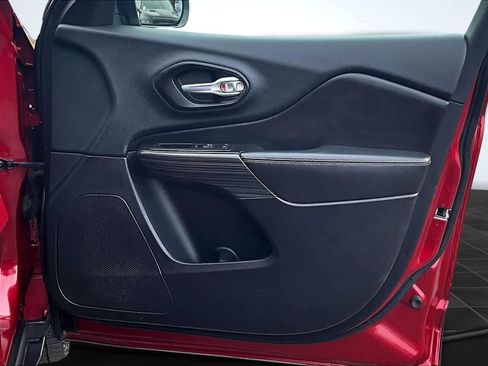 Used 2014 Jeep Cherokee Limited image 29