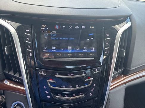 Used 2020 Cadillac Escalade ESV 4WD image 18