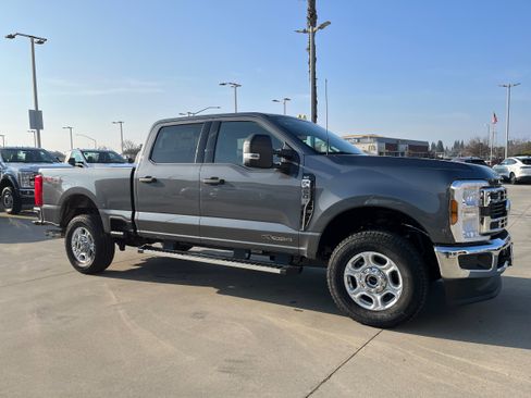 New 2026 Ford F350 XLT w/ FX4 Off-Road Package AWD/4WD image 4
