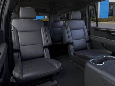 New 2026 Chevrolet Suburban Premier image 18