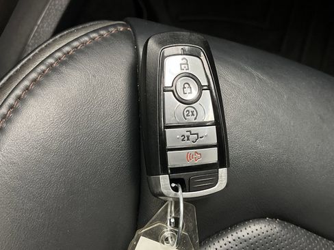 Used 2022 Ford F350 Platinum image 30