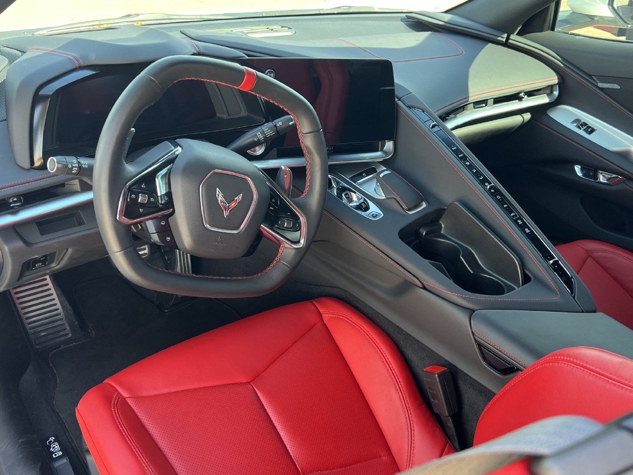 Used 2024 Chevrolet Corvette Stingray Coupe w/ Z51 Performance Package RWD image 7
