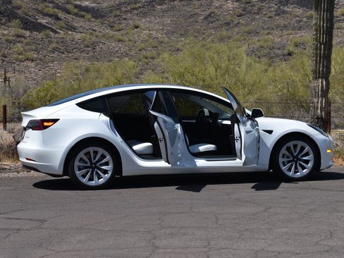 Used 2022 Tesla Model 3 Long Range AWD/4WD image 10