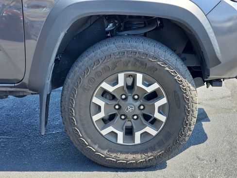 Used 2023 Toyota Tacoma TRD Off-Road w/ Black Out Package (TMS) AWD/4WD image 10