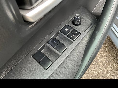 Used 2020 Toyota Corolla LE FWD image 24